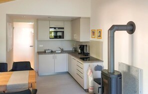 Kühlschrank, Mikrowelle, Herdplatte, Geschirrspüler