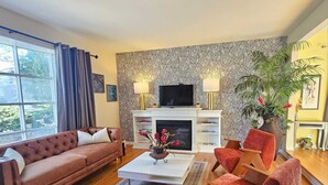 Living area - Serene Retreat Awaits You!  (Highland Park)