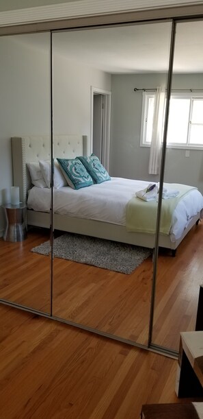 4 bedrooms, in-room safe, iron/ironing board, WiFi