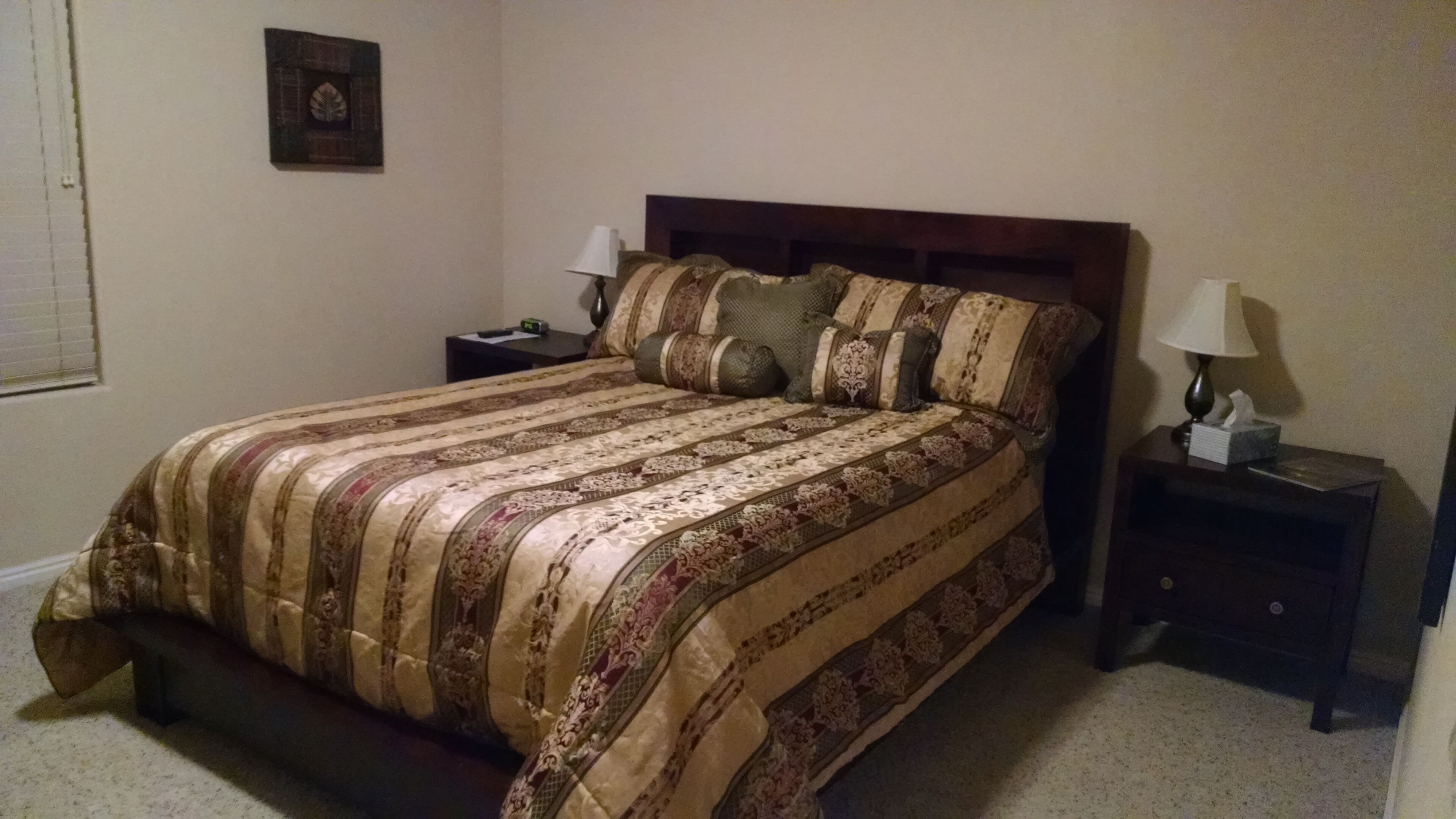 2 slaapkamers, een bureau, een strijkplank/strijkijzer, gratis wifi