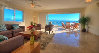 Farito Beachfront Penthouse, Surf & Paddle Board.