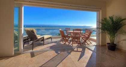 Farito Beachfront Penthouse, Surf & Paddle Board.