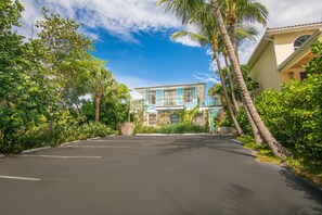 Exterior - Steps to Beach Hidden Gem Boutique Hotel (Juno Beach)