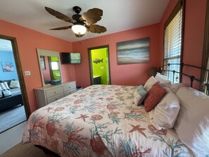 3 bedrooms, iron/ironing board, WiFi, bed sheets