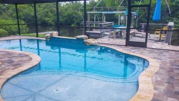 室外游泳池,恒温泳池