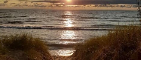 Una spiaggia nelle vicinanze