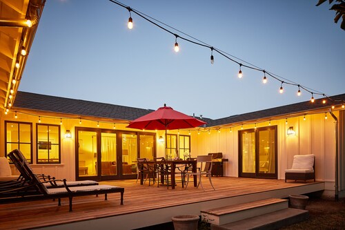 Modern Sonoma Farmhouse, Hot Tub, Close to Historic Sonoma  Square