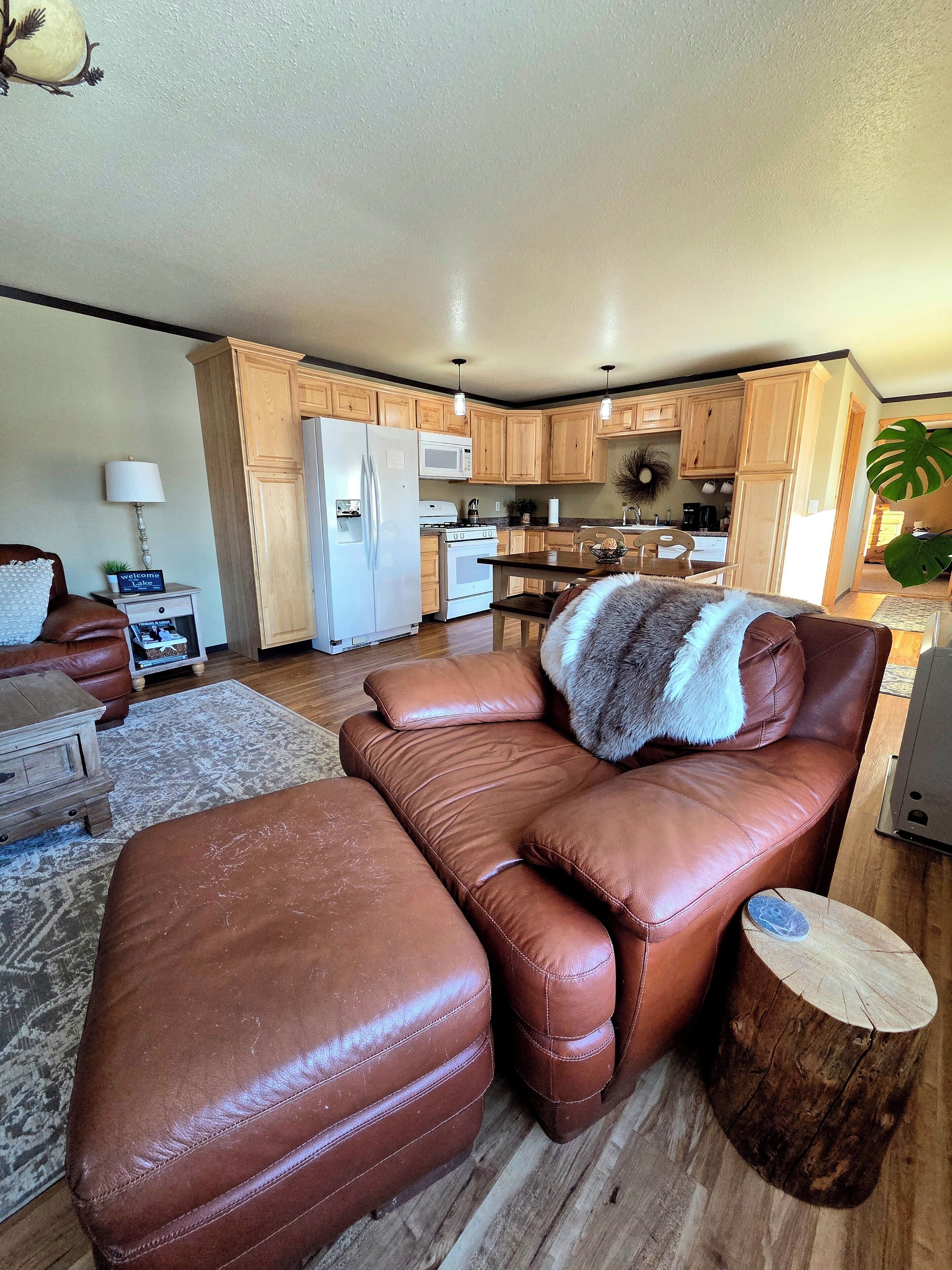 Smart-tv, een dvd-speler, boeken en een filmbibliotheek