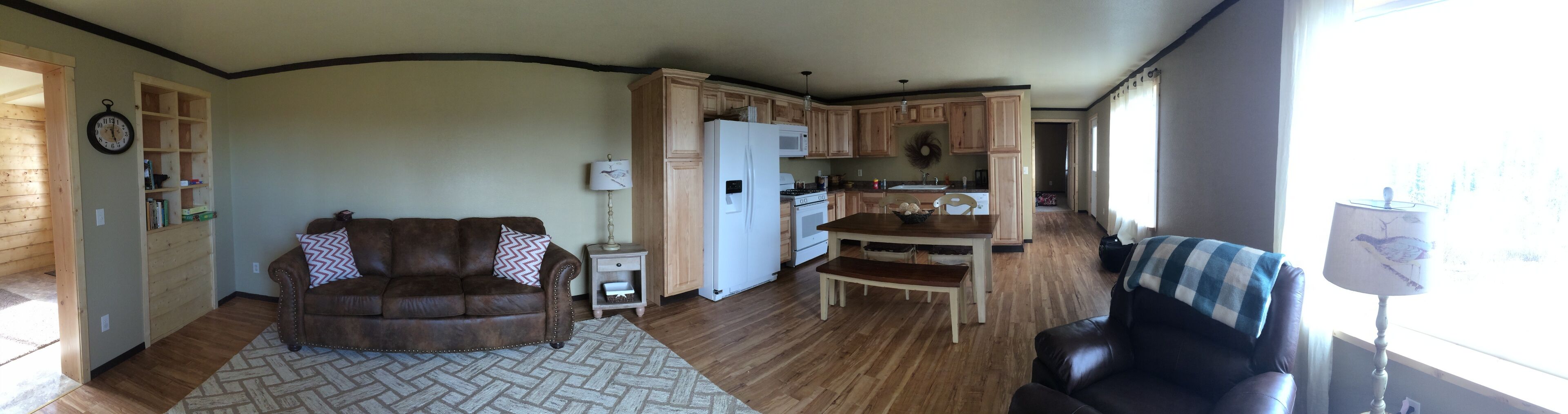 智能电视、DVD 播放器、书、影片库