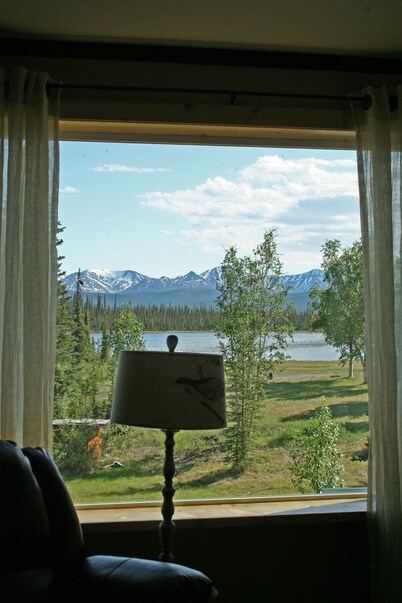 Brand New! Lake Front Rental With Mountain Views