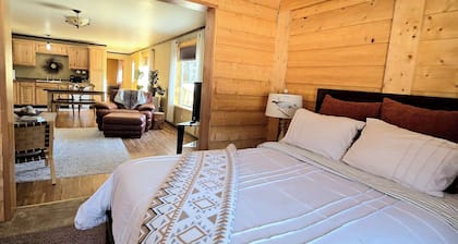 Lake Front Rental With Chugach Mountain Views!