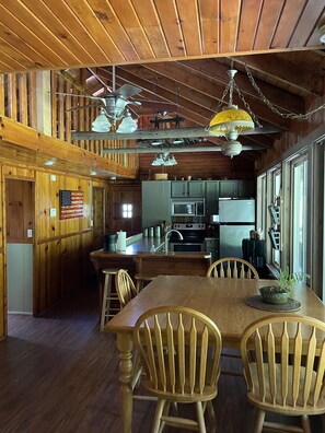 Dining - Al's Place - A place to Dream (Meadow Creek)