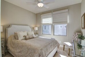 In-room safe, desk, iron/ironing board, free WiFi - Luxury Living in Kierland Greens (Scottsdale)