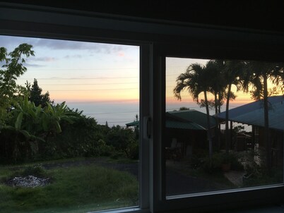 Located minutes away from Historic Holualoa village and Kailua-Kona and beaches.