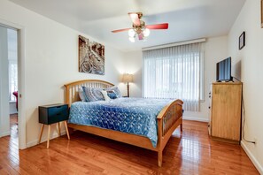 4 bedrooms, iron/ironing board, free WiFi, bed sheets