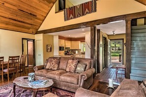 Smart TV, fireplace, DVD player, video library