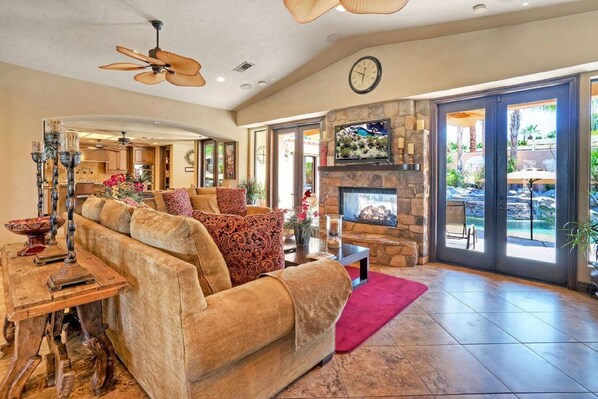 Smart TV, fireplace, DVD player, stereo