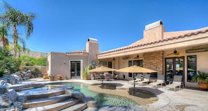 Maravillosa ubicación en Palm Desert, junto al distrito comercial y de restaurantes El Paseo