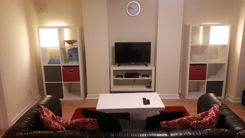 On regular bus routes to Leeds City Centre and Headingley.