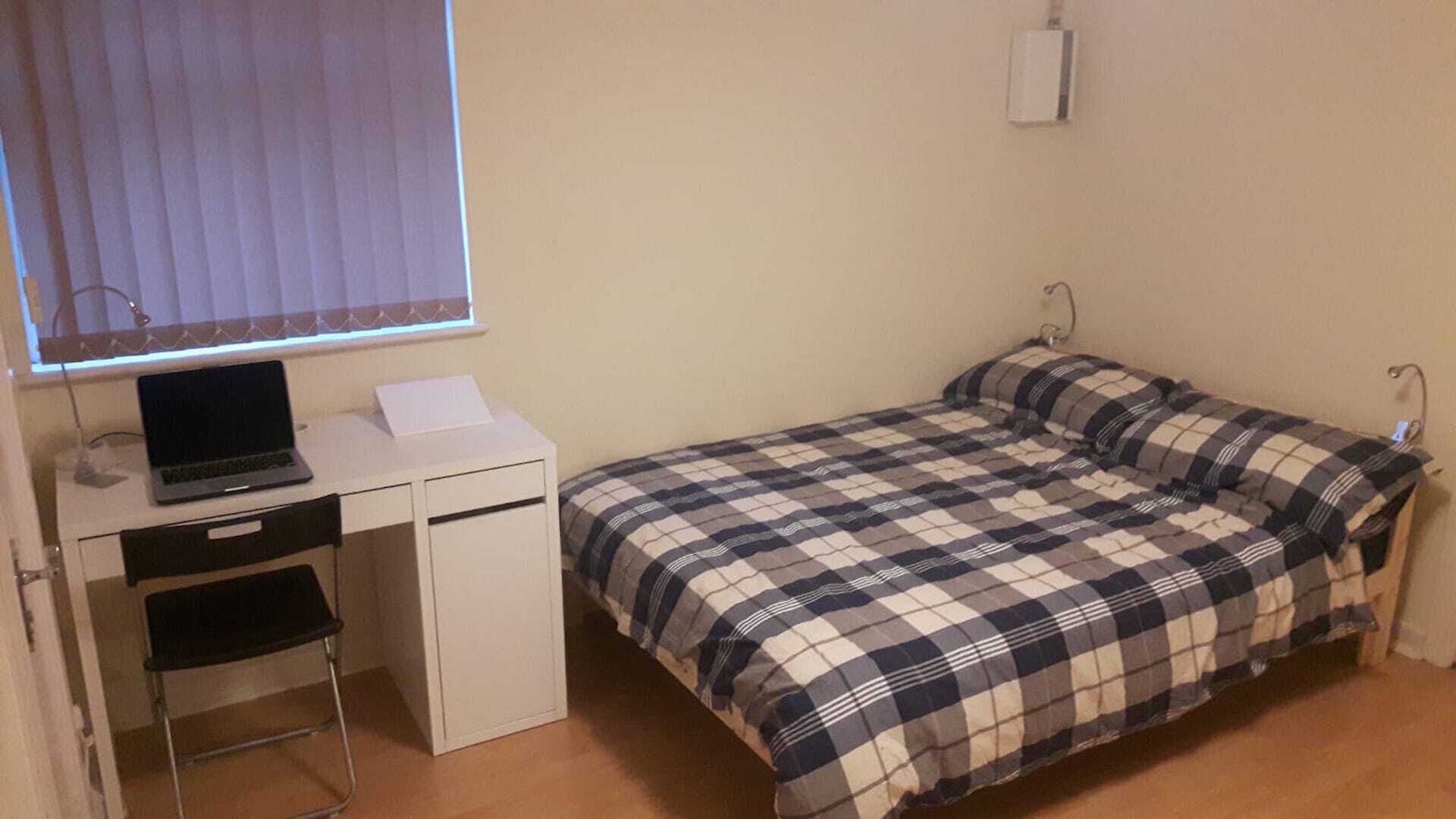 1 chambre, fer et planche à repasser, accès Internet, draps fournis