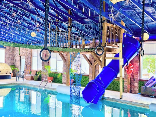 Cloud 9 Cabin with an indoor pool, hot tub, & fire pit!