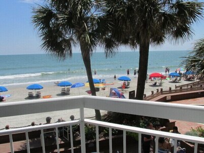 Oceanfront Condo @Watersedge Resort with indoor and outdoor hot tubs and pools