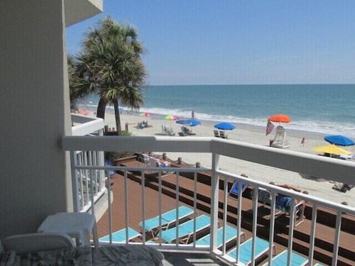 Oceanfront Condo @Watersedge Resort with indoor and outdoor hot tubs and pools