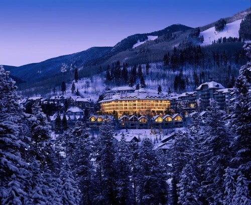 Ski-In 3 Bedroom Condo with Jacuzzi Tub & Balcony