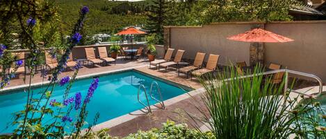 Et oppvarmet basseng