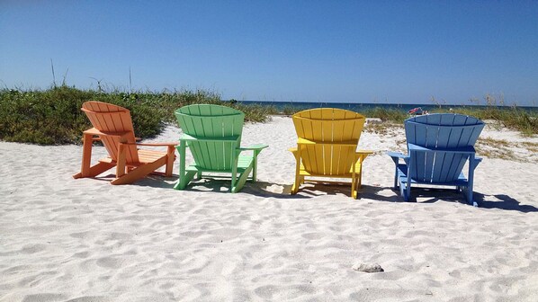 Am Strand, Liegestühle, Strandtücher