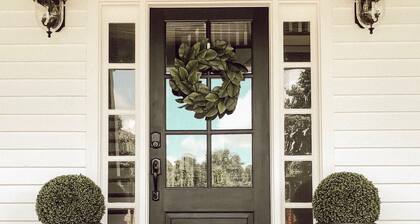 Willow Pond Nashville, A Private Luxury Five-Star Farmhouse Great for Lg Groups!