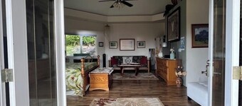 SUPER SPACIOUS! Privacy entrance. Comfortable and cozy. Quiet and peaceful!