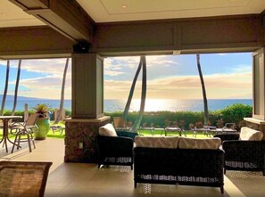 Outdoor dining - Vacation in Paradise at our charming condo by the best of everything Maui offers (Kihei)