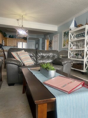 Télévision, lecteur de DVD, chaîne hi-fi