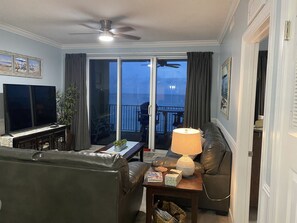 Fernseher, DVD-Player, Stereoanlage