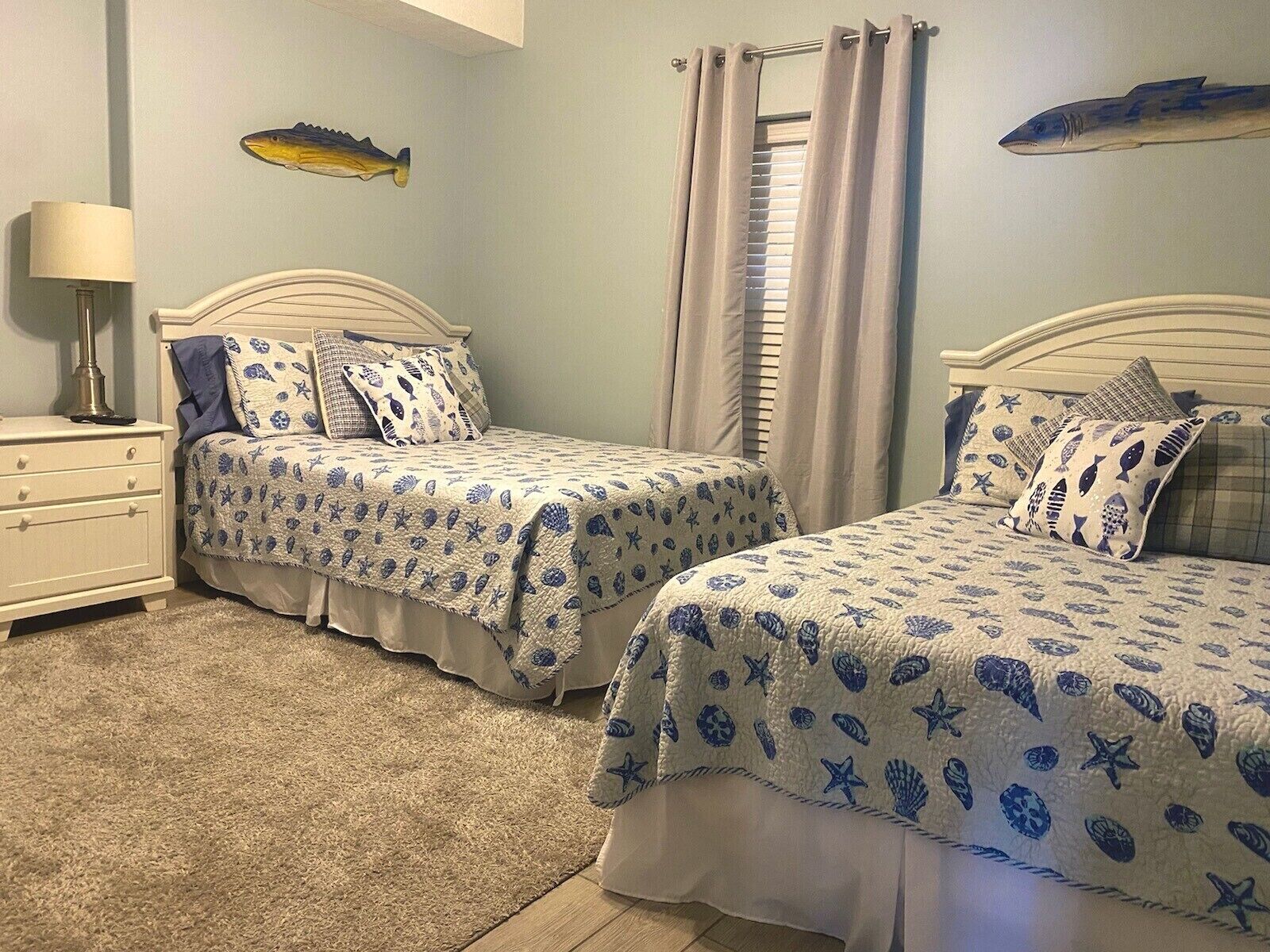 3 habitaciones, tabla de planchar con plancha, wifi y ropa de cama 