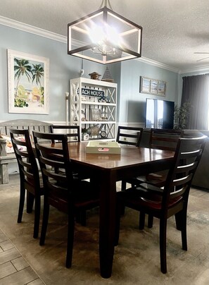 Dining - BEACH FRONT 3 Bedroom & 3 Bathroom CONDO WITH AMAZING VIEWS! (Panama City Beach)