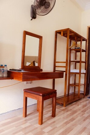 Verduisterende gordijnen, geluiddichte muren, wifi, beddengoed