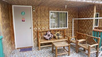 Semi-Deluxe Room | Living area