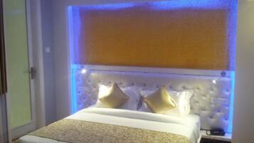 Rollaway beds, free WiFi, wheelchair access