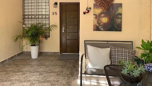 Unclassified image, 3 of 37, button - Franks House (Cancun)