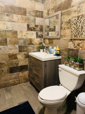 Shower, rainfall showerhead, designer toiletries, hair dryer - Franks House (Cancun)