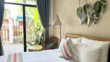 Deluxe Double Room | Minibar, desk, blackout curtains, iron/ironing board