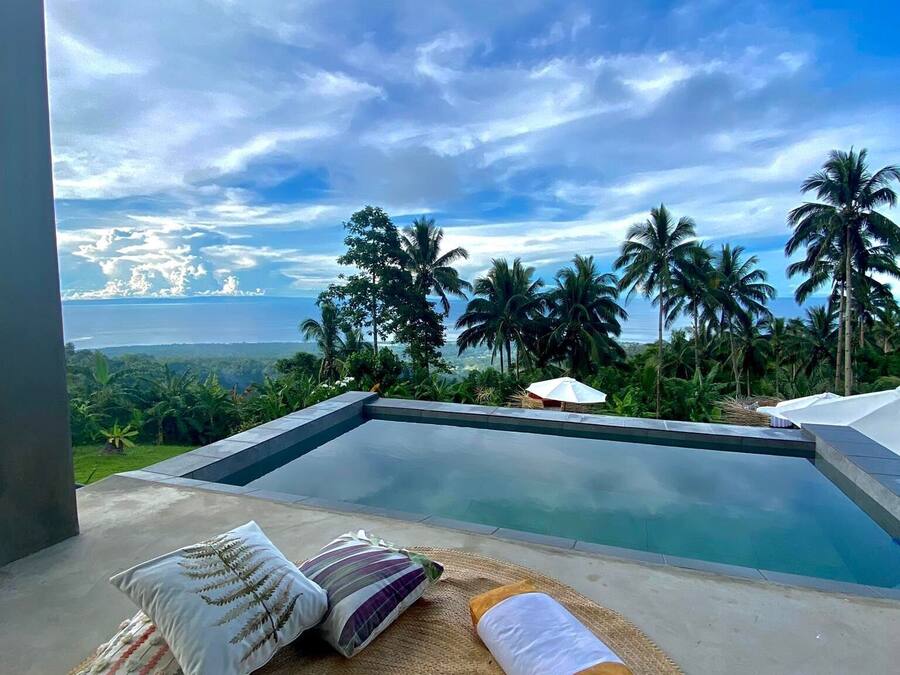 1 bedroom, Egyptian cotton sheets, premium bedding, down comforters