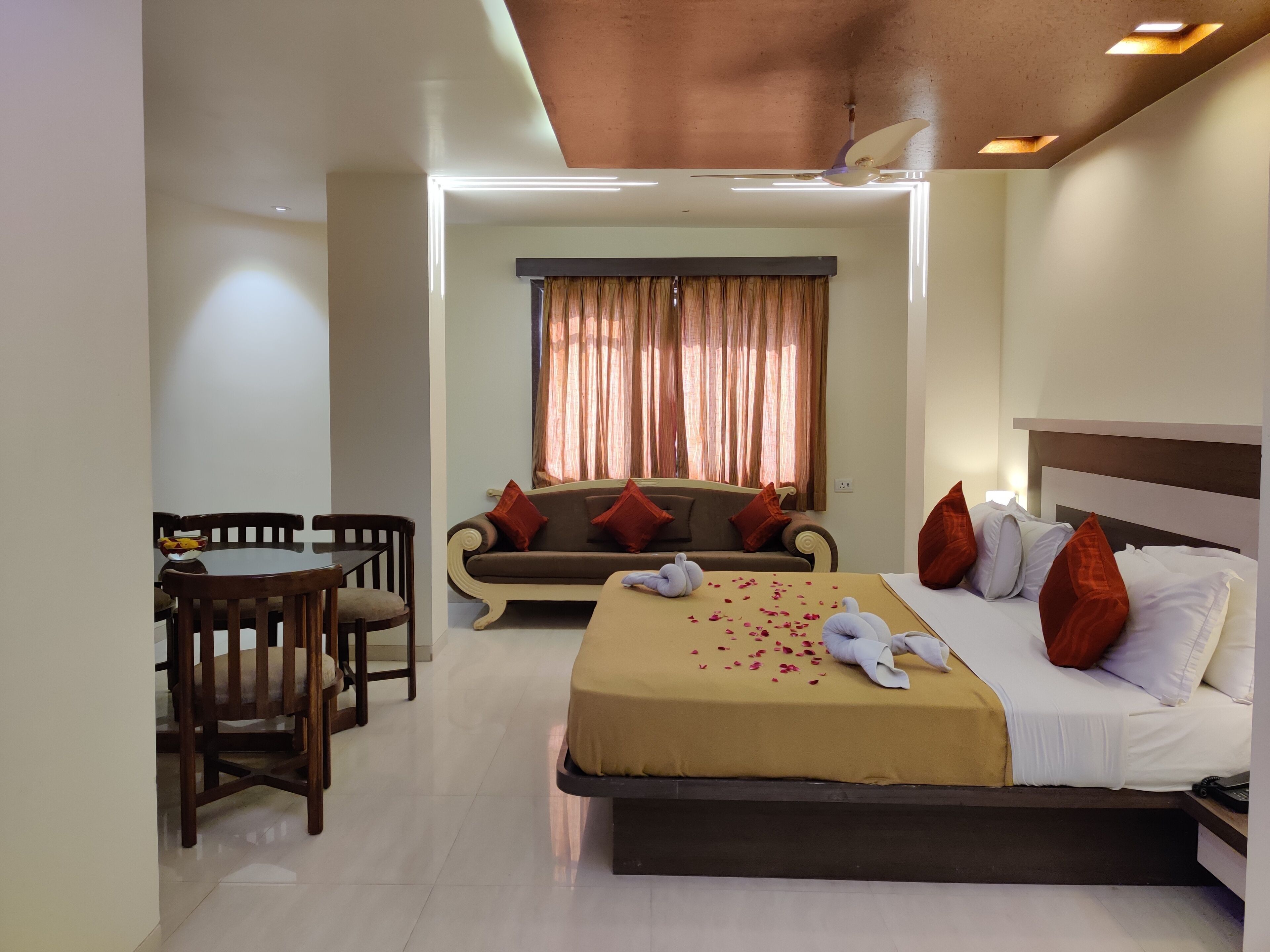 Royal Room | Soundproofing, bed sheets, wheelchair access