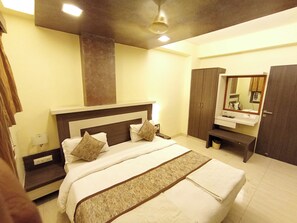 Kamar Deluks | Kedap suara, seprai linen, dan dapat diakses tamu berkursi roda