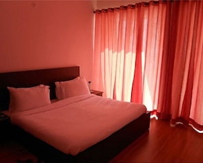 Minibar, in-room safe, iron/ironing board, rollaway beds