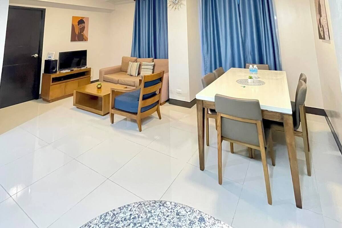 Condo Economy | Khu phòng khách | TV màn hình phẳng 