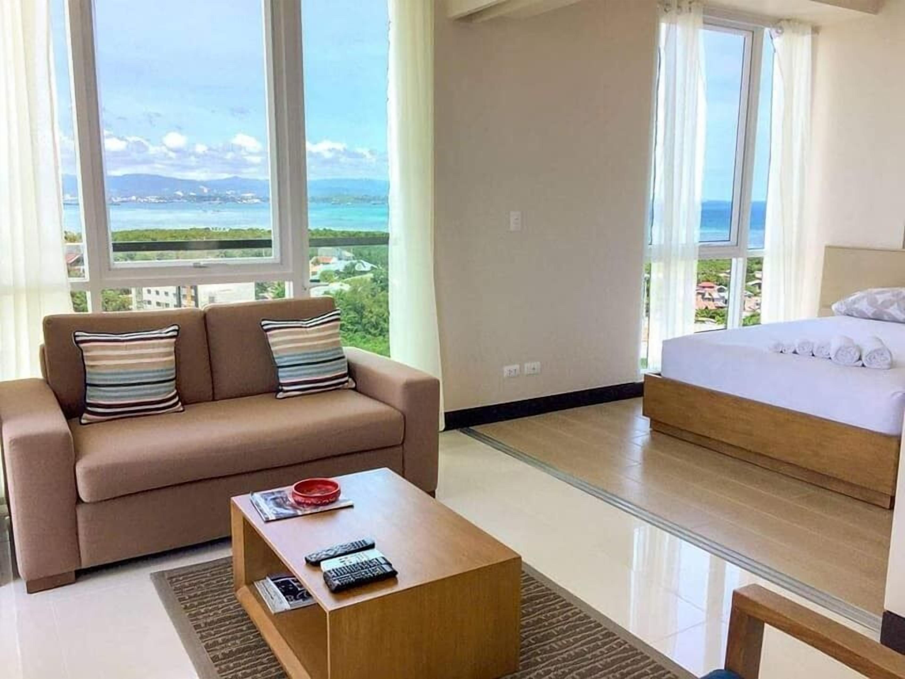 Economy Studio Suite, 1 Bedroom, Balcony, Ocean View | Hypo-allergenic bedding, pillowtop beds, soundproofing, free WiFi