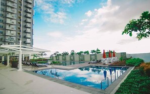 Outdoor pool - Condo Apartment in Mactan Newtown (Lapu-Lapu)